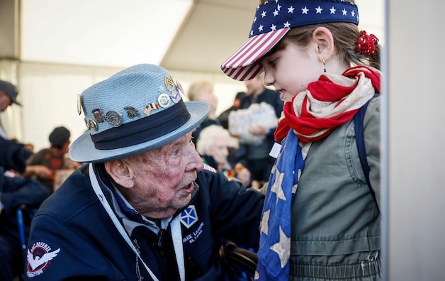 TikTok-ster en oorlogsveteraan Papa Jake (102) overleden | Nieuws ...