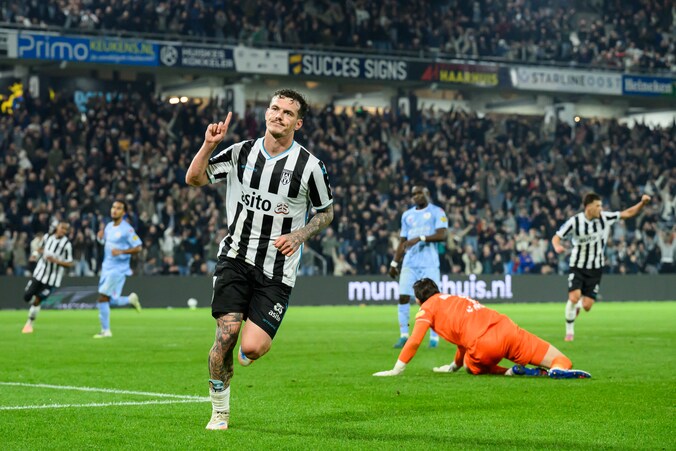 Jizz Hornkamp schittert met twee goals, maar Ajdin Hrustic waarschuwt ...