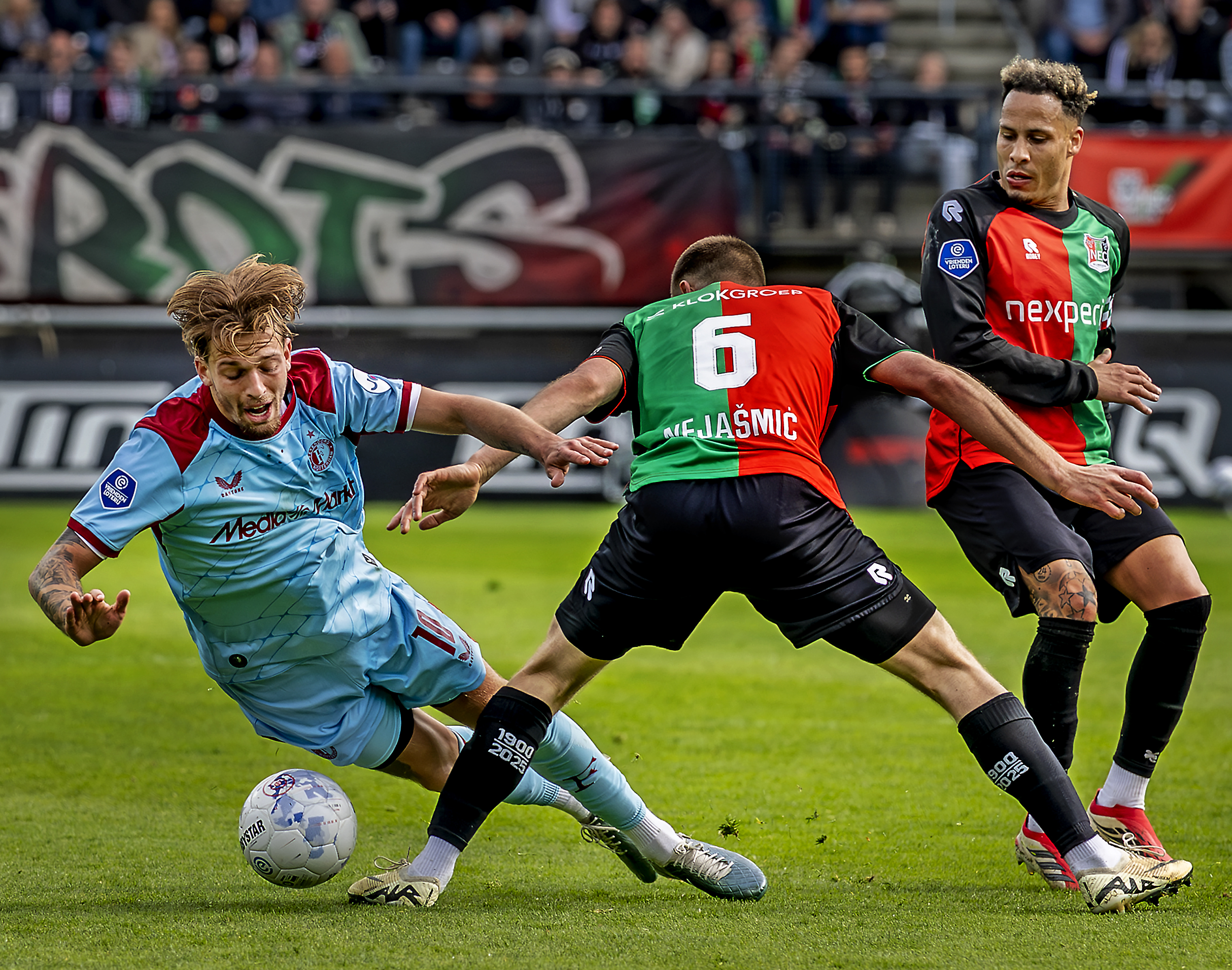 Feyenoord maakt strijd om plek 2 heel spannend: ‘En nu? De ballen uit ...