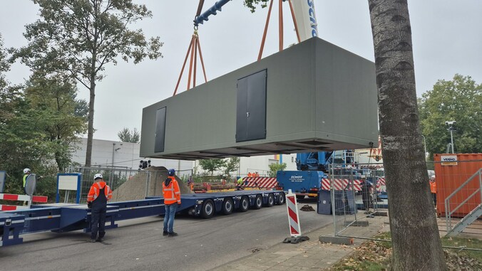 Imposante ‘hijsklus’ is een belangrijke stap om stroomnet in Deventer ...