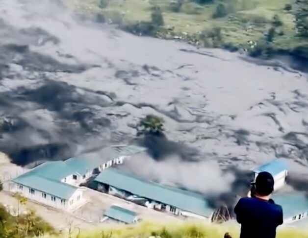 Vloedgolf treft opnieuw Nepal; meerdere huizen verwoest | Nieuws ...