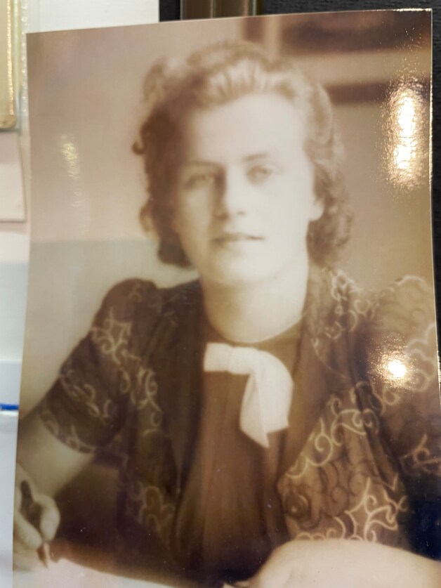 Sallo (86) ontsnapte aan de Holocaust onder de rok van een ‘non’ uit ...