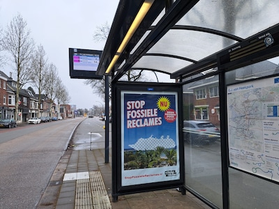 Extinction Rebellion kaapte acht bushokjes in Enschede: illegaal en verwerpelijk