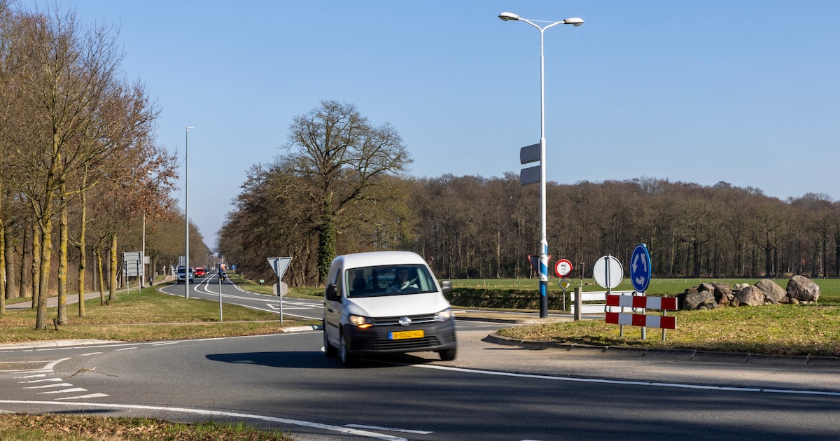 Drempels zouden er snel komen, maar waarom is er nog niets gedaan aan ‘racerotonde’ in Beuningen?