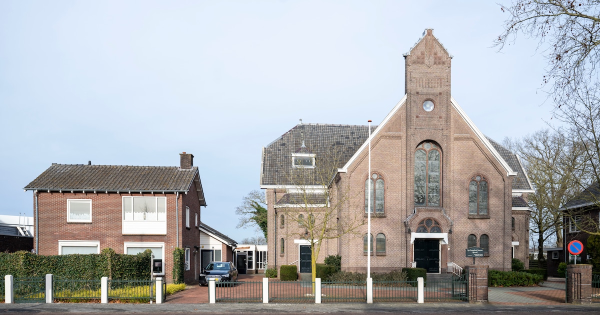 Deze kerk in Nijverdal trekt de aandacht op Funda (en dit is de reden)