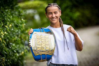 Laura (26) uit Losser verloor haar allereerste gevecht en raakte geblesseerd, nu is ze Europees kampioen