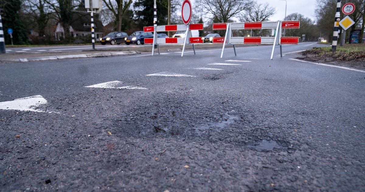 Drukke N35 bij Heino deels dicht door vorstschade: problemen mogelijk pas na avondspits voorbij