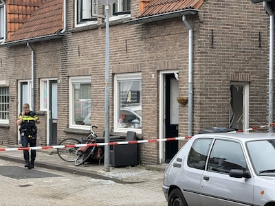 Schrik zit er goed in na explosie in Almelose woning: ‘Het is hier al zes jaar een hel’