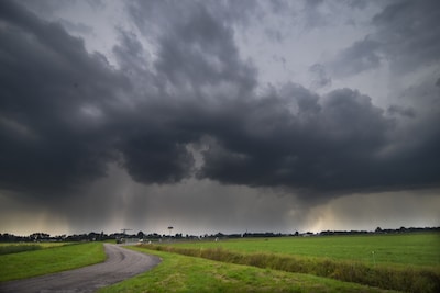 Dinsdag code geel voor stevige onweersbuien, vooral in noordoosten overlast verwacht