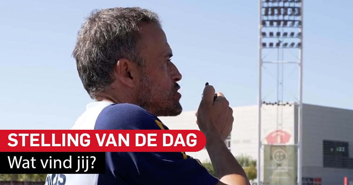Stelling | Het is een goed idee om als voetbaltrainer spelers te ...