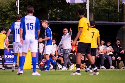 Wedstrijd tussen TVV Enschede en SC Overdinkel eindigt in chaos: opstootje en bloedneus voor trainer