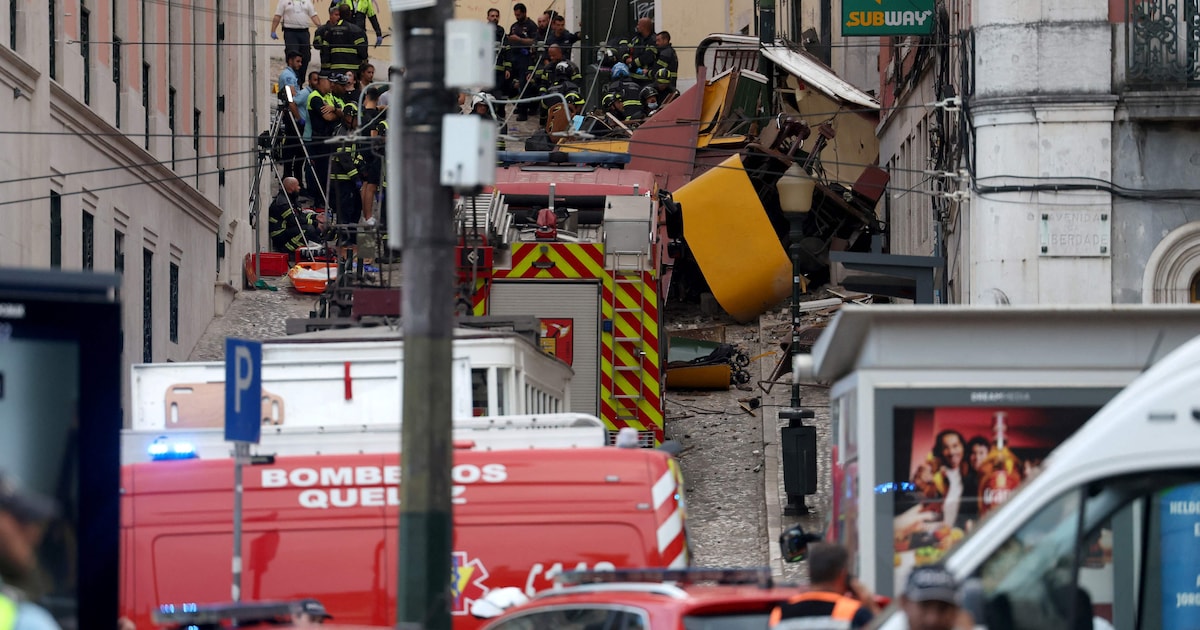 Vijftien doden bij ongeluk met iconische kabeltram in Lissabon, ook veel gewonden.