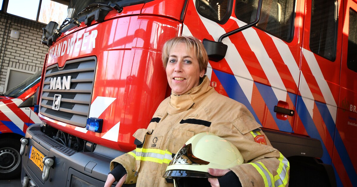 eerste-vrouwelijke-brandweervrijwilliger-krijgt-koninklijke