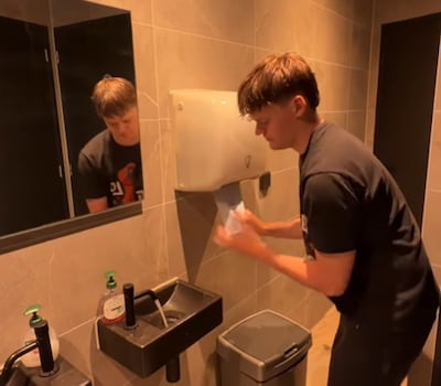 13 seconden, 29 miljoen views: ongemakkelijk wc-moment van Niek gaat harder viraal dan Kim Kardashian