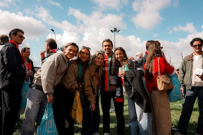 FC Twente-aanhang kijkt raar op: aanvoerder Bart van Rooij was zondag nog supporter van tegenstander
