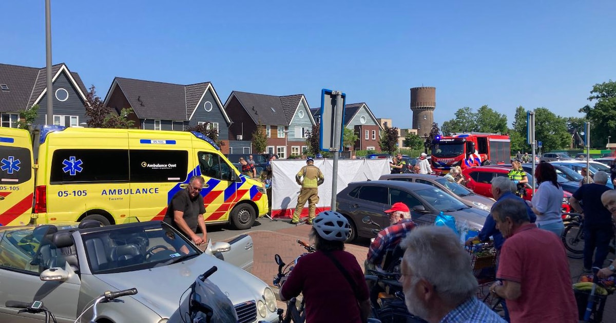 Ernstig ongeluk in Hengelo, traumahelikopter arriveert.