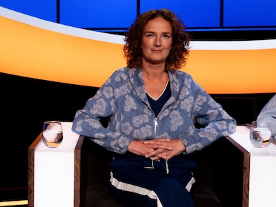 Nathalie Baartman zingt Twents hijglied en jodelt bij debuut in De Slimste Mens