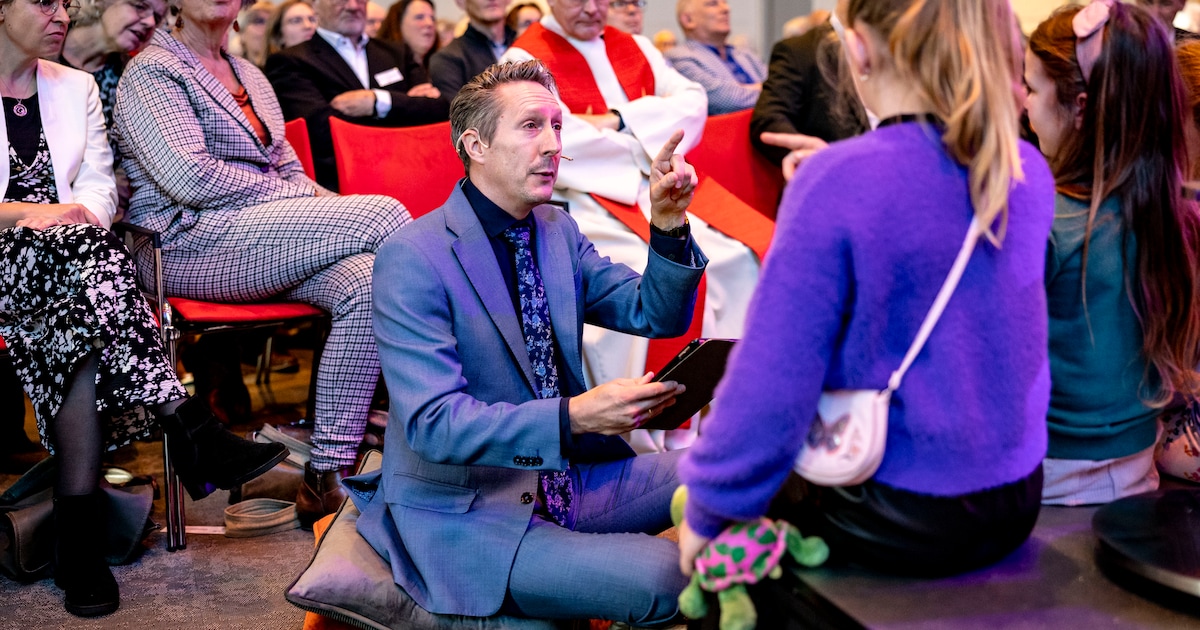 ‘Kerkpionier’ Sander Ris is de nieuwe dominee in Hengelo: ‘Misschien is ...