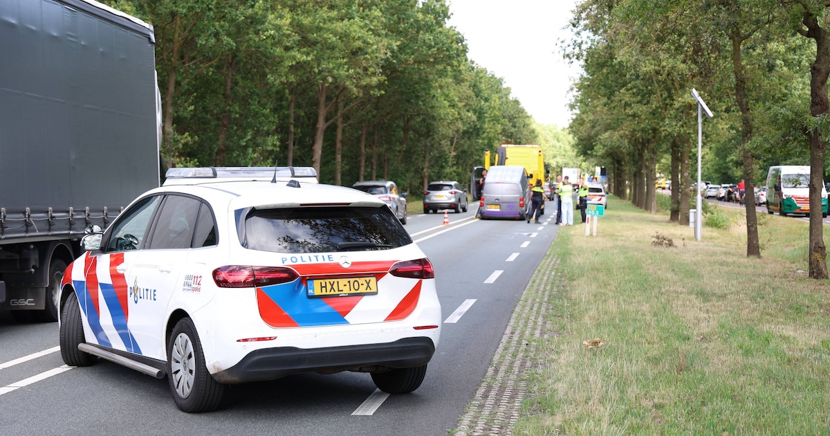 Flinke file op N35 bij Wierden na kop-staartbotsing