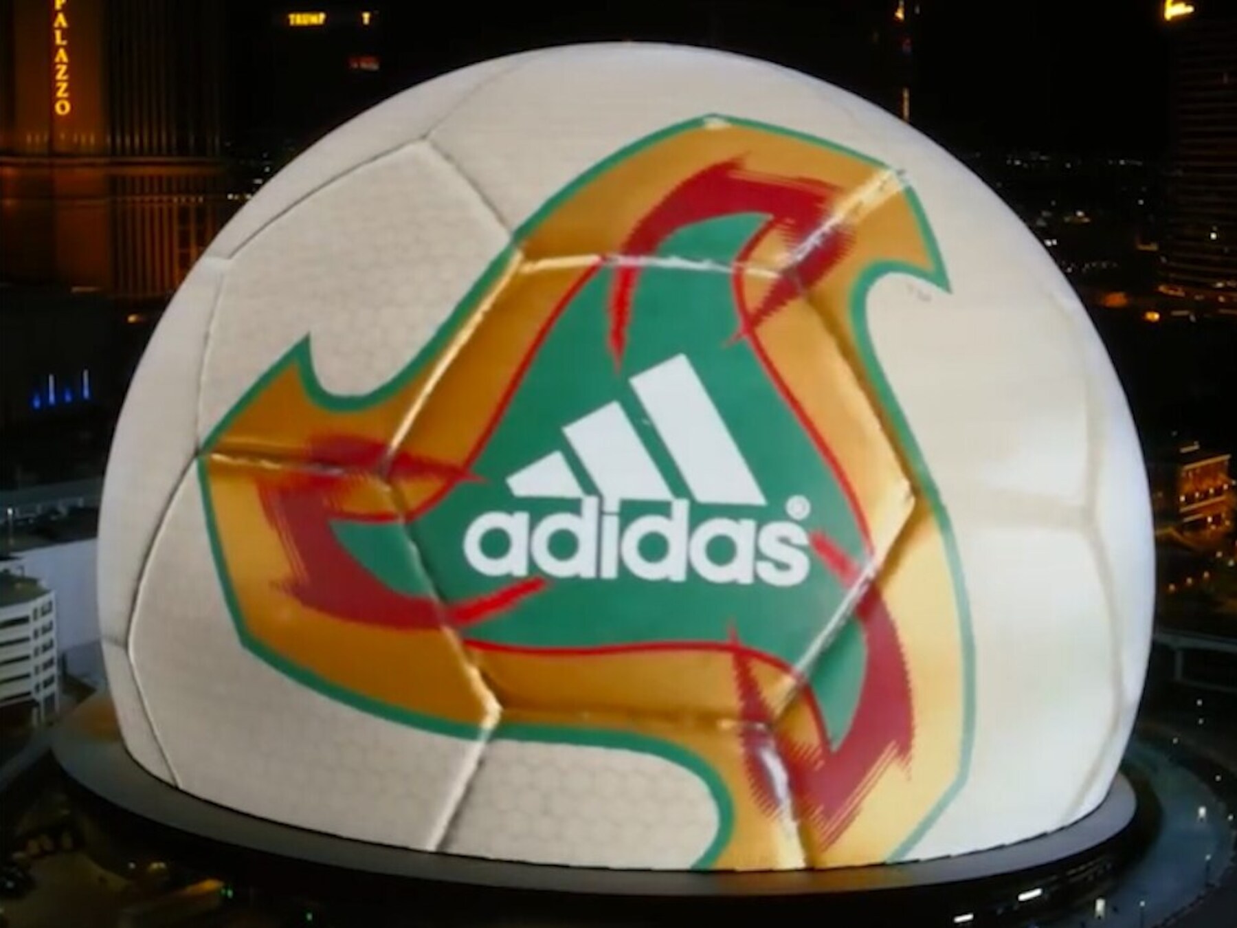 Sphere in Las Vegas schittert met beelden van oude WK-ballen