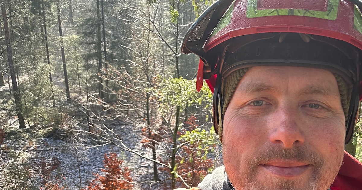 Tukker John rooit in de zomer in Finland bomen, in de winter bestuurt hij de sneeuwschuiver