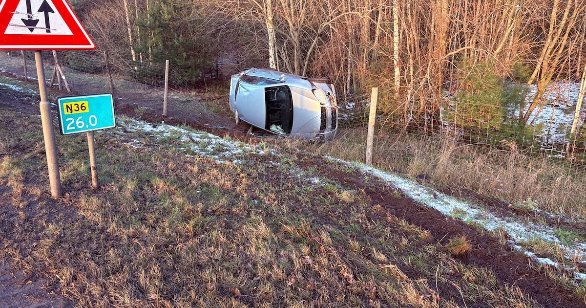 Auto eindigt in hekwerk bij Mariënberg