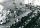 De inwijding van Bejaardencentrum Mariahof aan de Beatrixstraat in Oldenzaal. Ingezegend door Mgr. Nienhaus geassisteerd door deken H.Verhaar en pastor J. Kolkman.