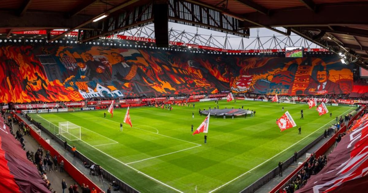ultra-s-van-vak-p-eren-enschede-met-het-grootste-spandoek-ooit-gemaakt