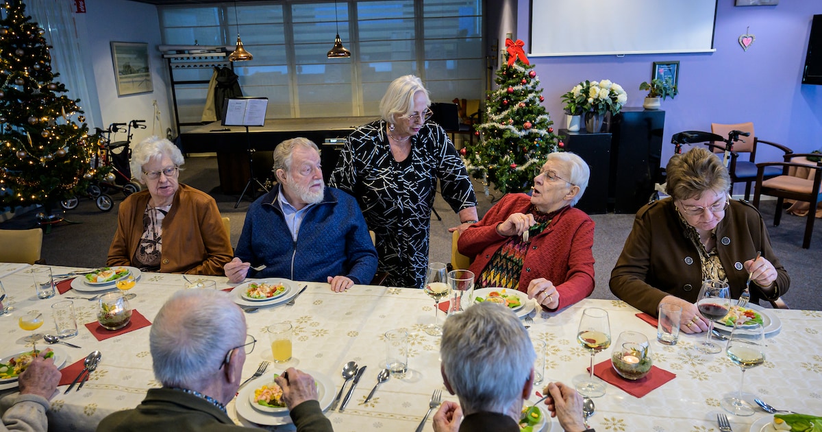 Ria (72) kookt met kerst tegen de eenzaamheid: ‘Die glunderende gezichten, daar word ik gelukkig van