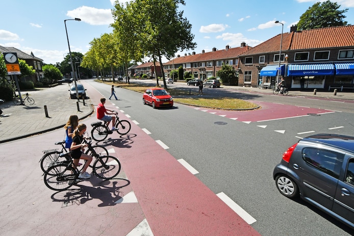 Dat een kruispunt volgens de cijfers veilig is, wil niet zeggen dat gebruikers het ook zo ervaren. Dit is de kruising Hogelandsingel/Heutinkstraat.