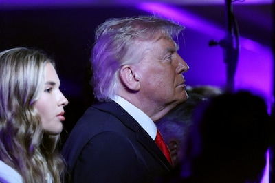 Saluerende Trump uitgefloten tijdens volkslied bij