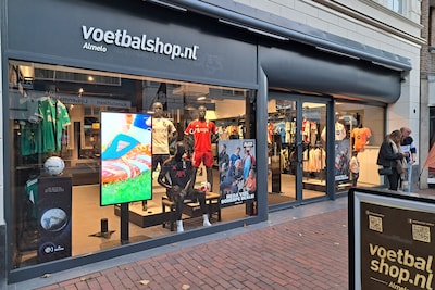 Voetbalshop sluit in Almelo: ‘Klanten gaan liever naar Enschede’