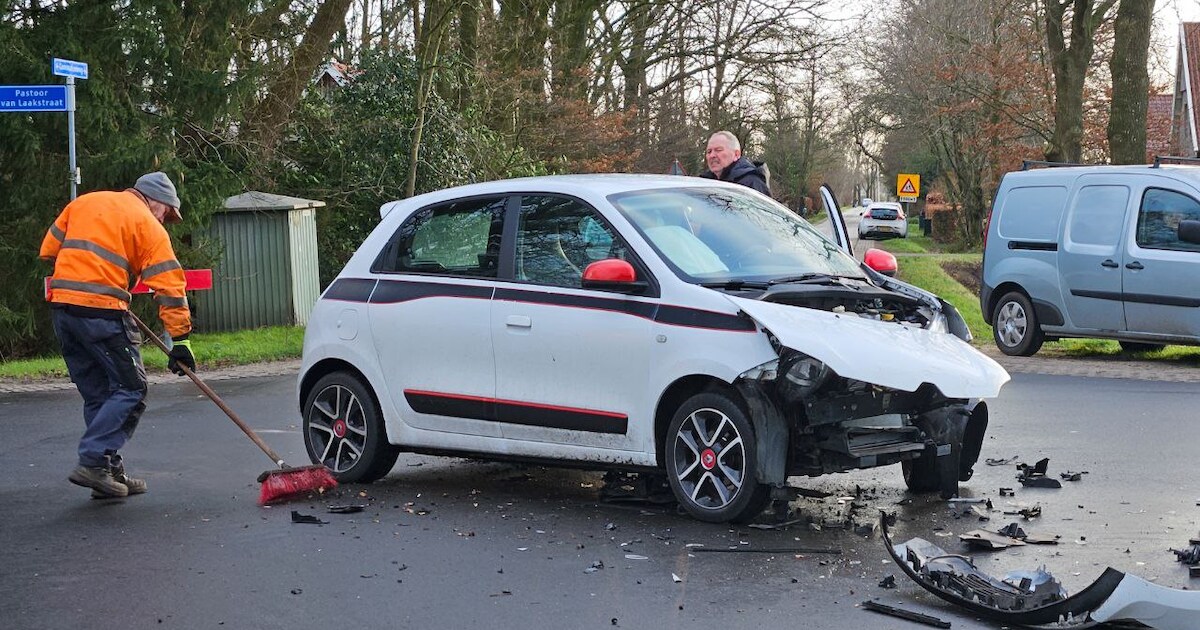 Auto’s botsen op elkaar in Overdinkel, één persoon aangehouden
