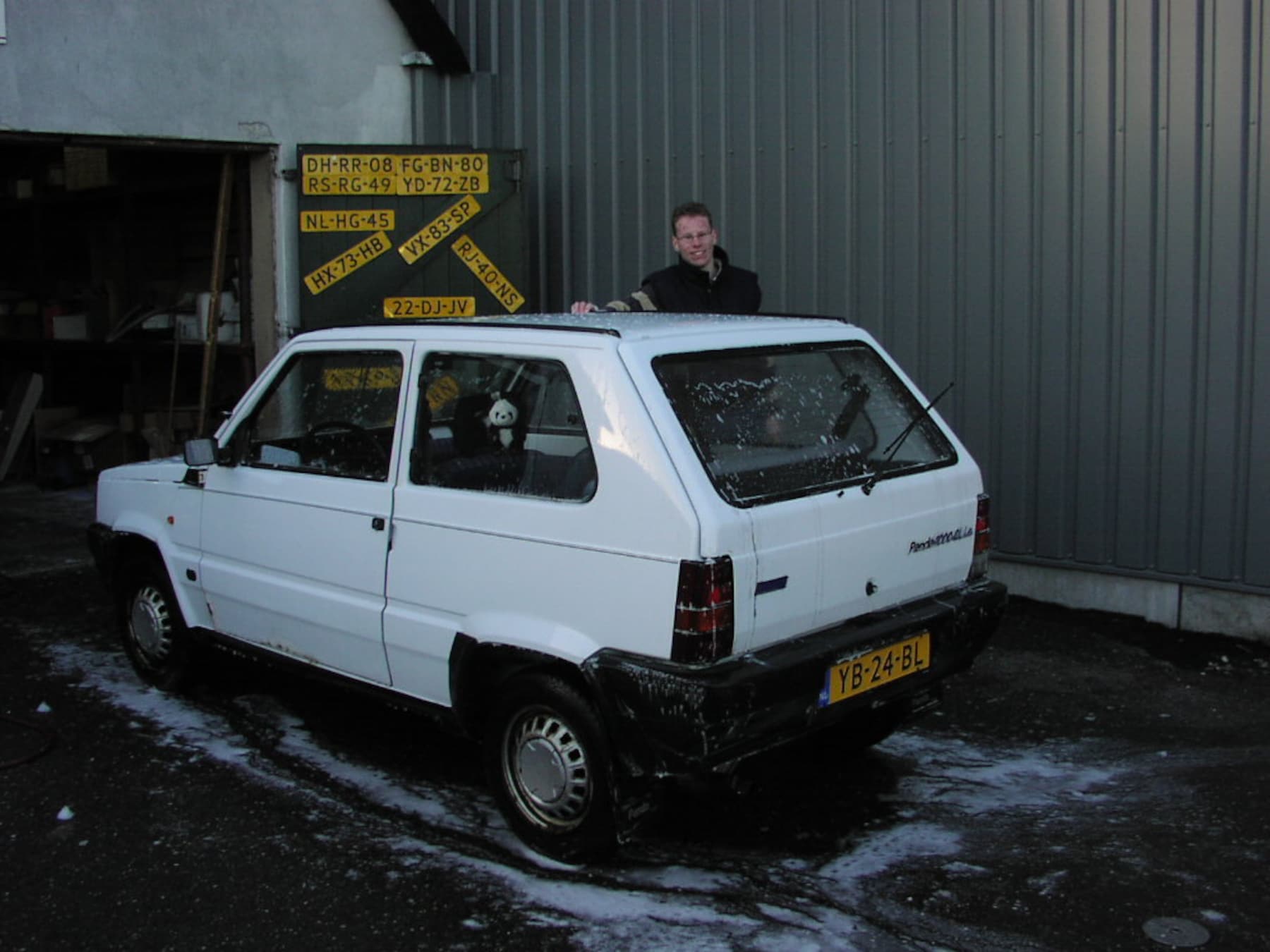 Wouter uit Wierden was 16 toen hij zijn eerste auto kreeg: ‘Met de Panda lach je iedereen uit’