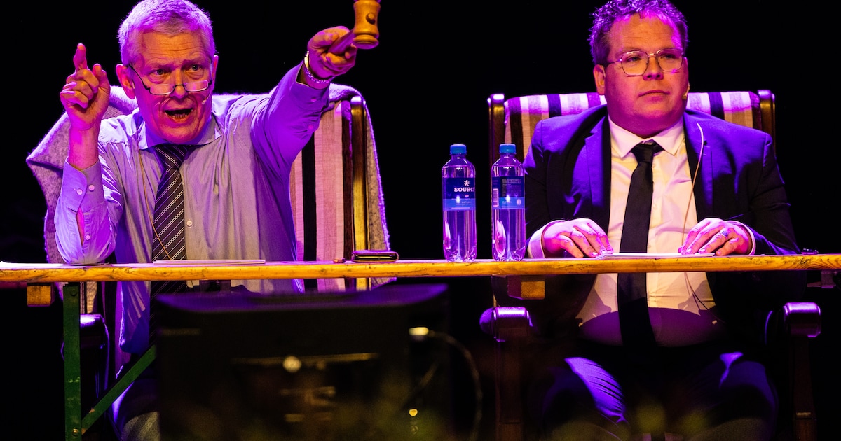 Van kruiwagens tot paardenvoer: op deze veiling mag álles weg