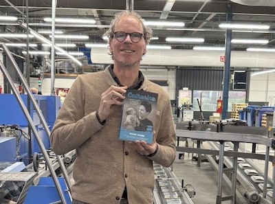 Frank Krake schrikt van matige kennis over oorlog en deelt 4000 boeken uit