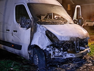 Kort na autobrand bij IJsbaan Twente is het raak aan de Abel Tasmanstraat in Enschede